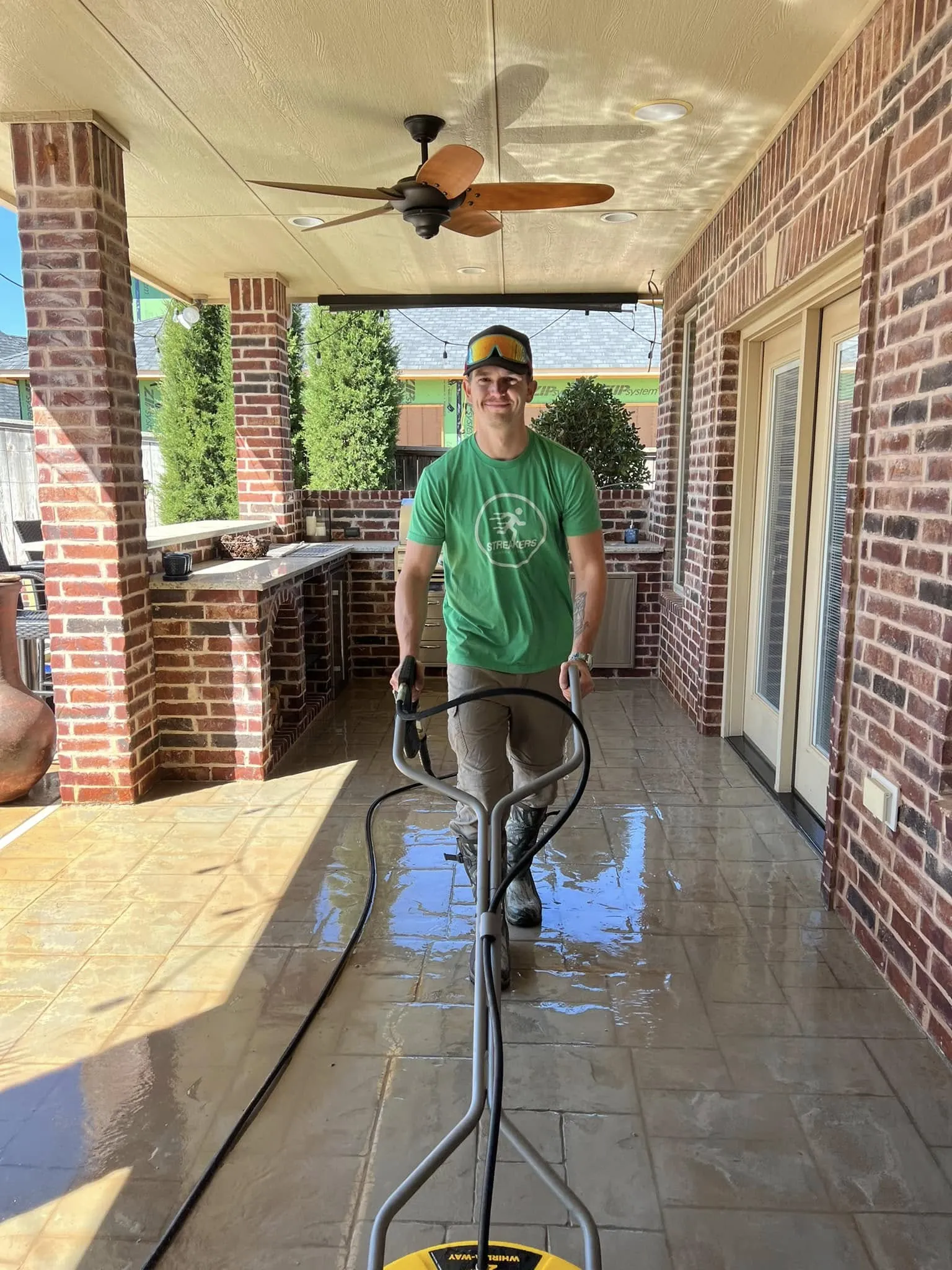 Pressure washing Oklahoma City driveway and walkway